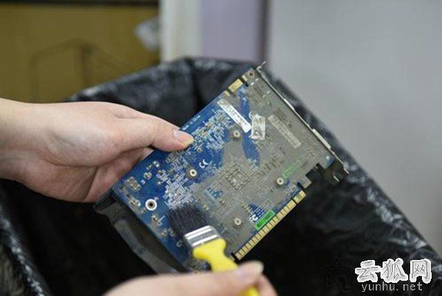電腦顯卡花屏怎么辦？電腦獨立顯卡花屏的原因和解決方法