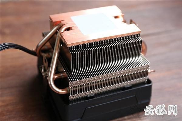 AMD銳龍Ryzen7 2700X盒裝自帶CPU散熱器嗎？自帶散熱器夠用嗎？