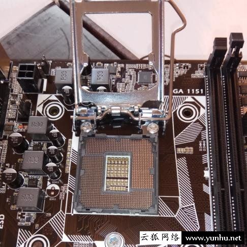 電腦組裝教程：安裝intel CPU和原裝CPU散熱器圖文教程