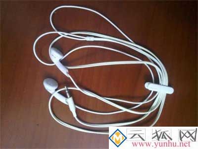 耳機的兩邊聲音大小不一樣怎么回事 二