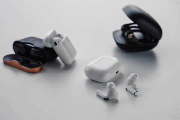 四款耳機對比 | 到底該不該買 ？AirPods Pro？