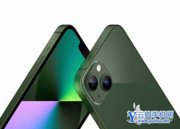 綠色的 iPhone 13 和 iPhone 13 mini。