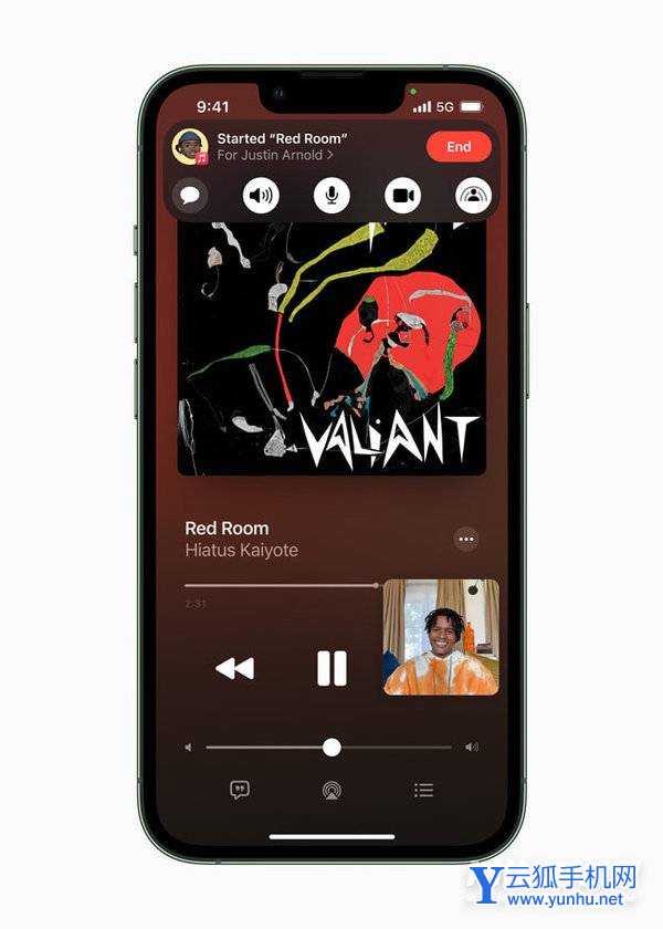 在 iPhone 13 Pro 中的 Apple Music 使用同播共享。