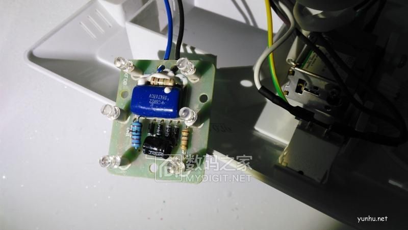 拆解新飛223升3門電冰箱，檢修LED燈光變暗通病故障