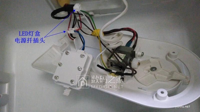 拆解新飛223升3門電冰箱，檢修LED燈光變暗通病故障