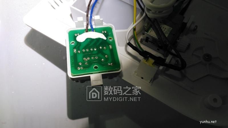 拆解新飛223升3門電冰箱，檢修LED燈光變暗通病故障