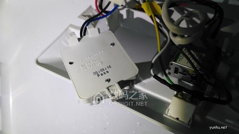 拆解新飛223升3門電冰箱，檢修LED燈光變暗通病故障