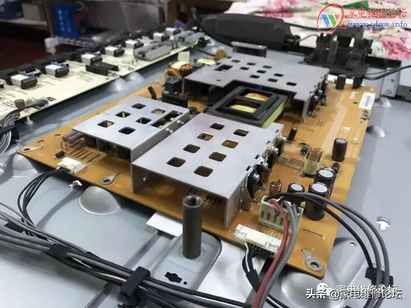 夏普液晶電視LCD46GE50A開機重啟修復
