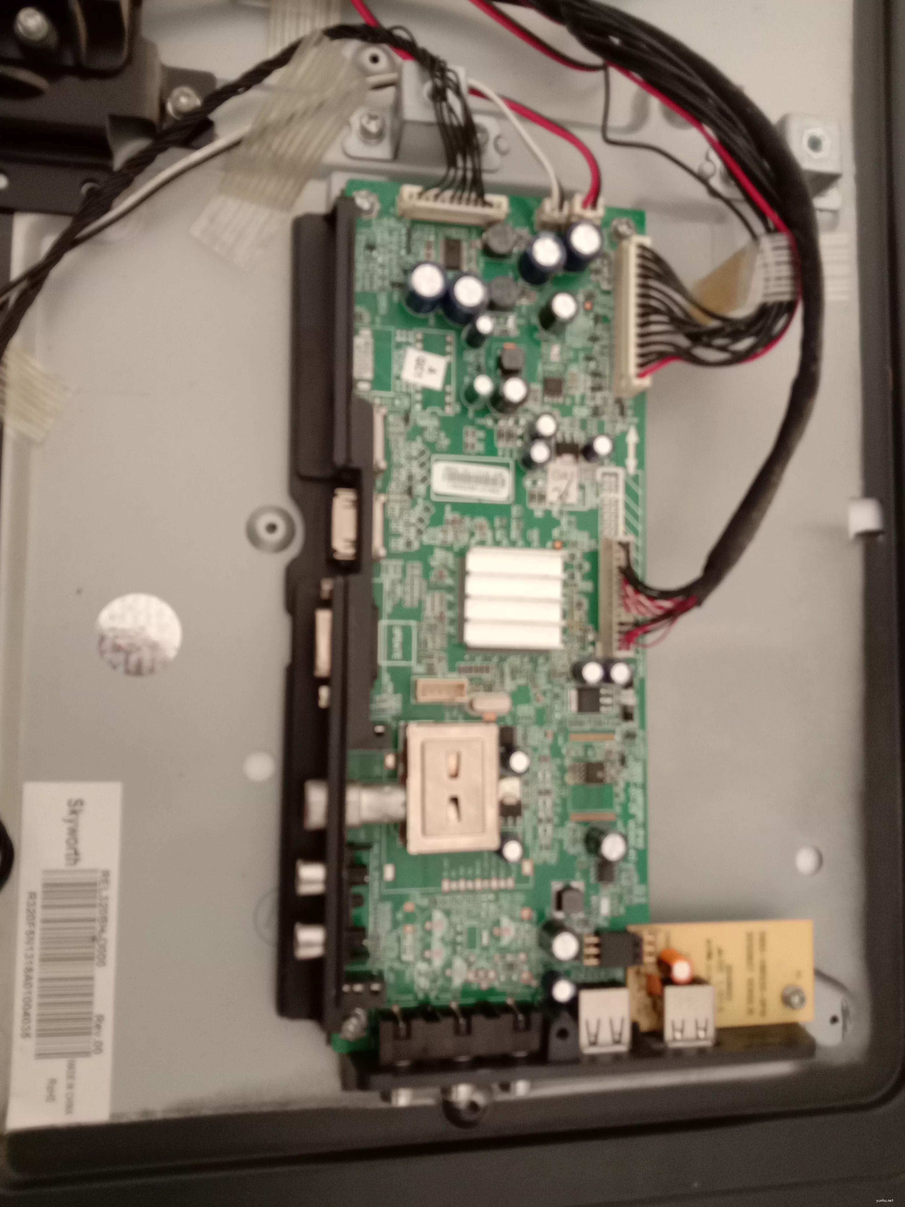 創維液晶電視32E500綠燈亮黑屏無聲