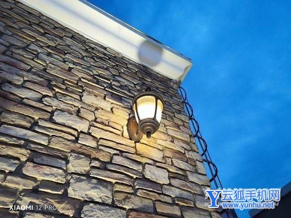 蘋果/OPPO/小米夜景拍攝對比-哪款手機拍照更加出色