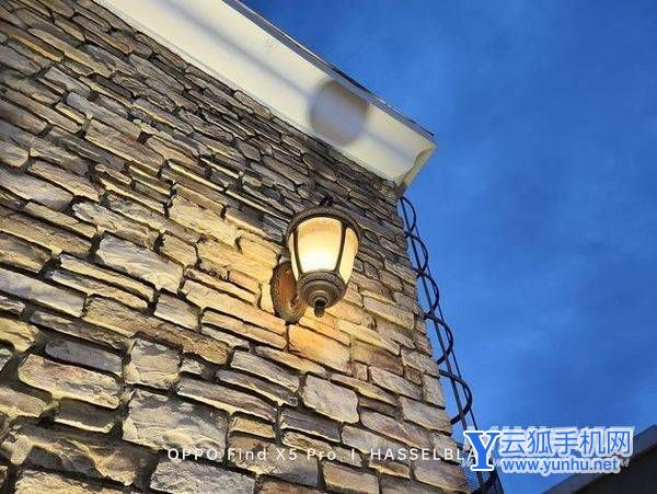 蘋果/OPPO/小米夜景拍攝對比-哪款手機拍照更加出色