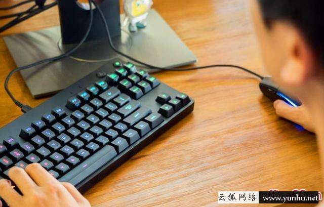 電腦鍵盤的字母全亂了咋辦（電腦鍵盤字母鍵失靈解決方法）(1)