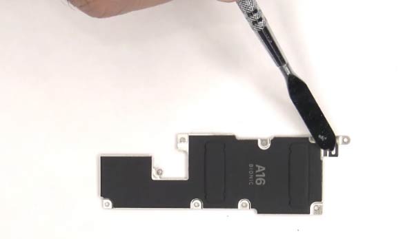 iPhone 14 Pro Max內部結構長什么樣？看iPhone 14 Pro Max拆解
